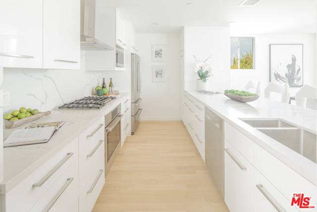 West Hollywood, CA 90048,509 N Orlando #104