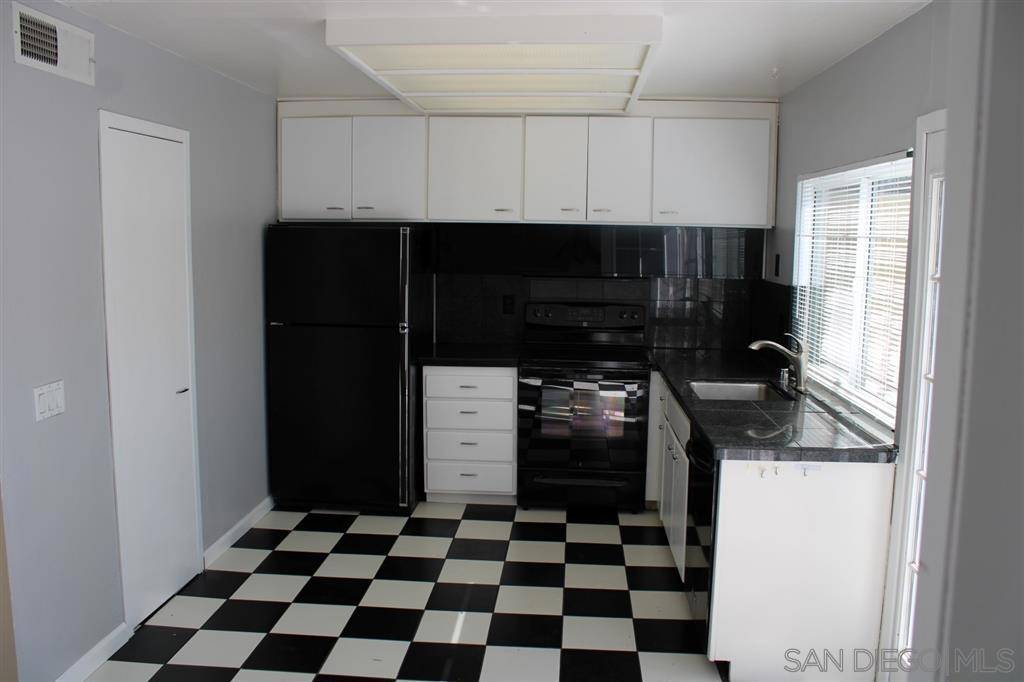 Santee, CA 92071,10322 Kerrigan St