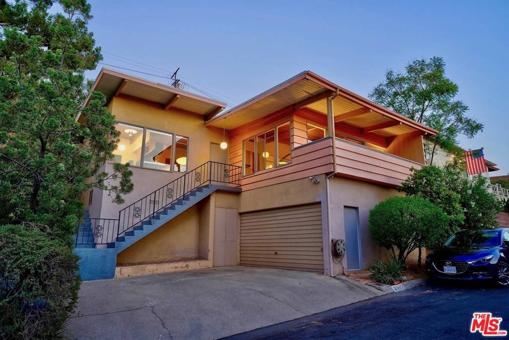 Los Angeles, CA 90065,2865 Palmer DR