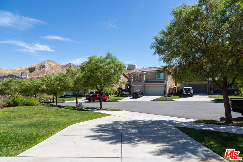 Santa Clarita, CA 91387,15652 Walt CT