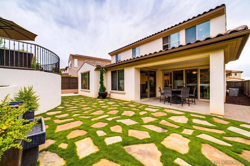 Vista, CA 92083,529 Adobe Estates Dr