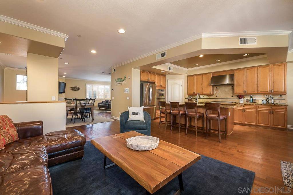 Carlsbad, CA 92008,2744 Carlsbad Blvd #203