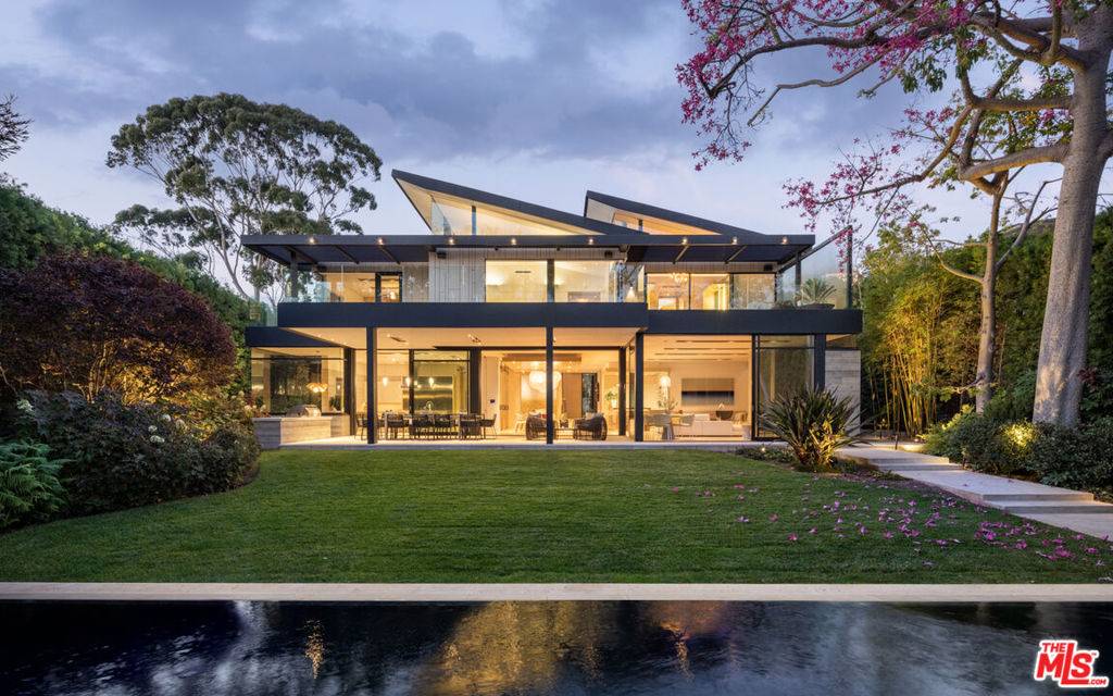 Pacific Palisades, CA 90272,814 Toulon DR