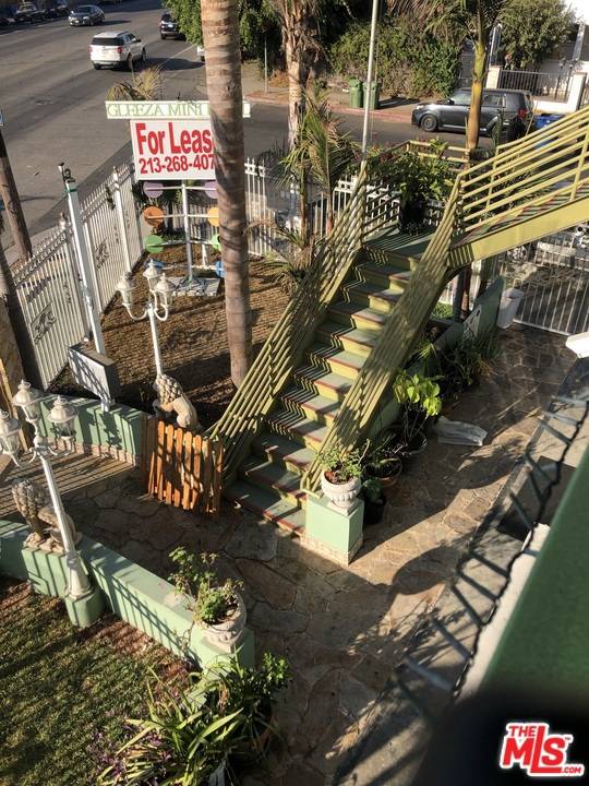 Los Angeles, CA 90006,1702 S Hoover ST