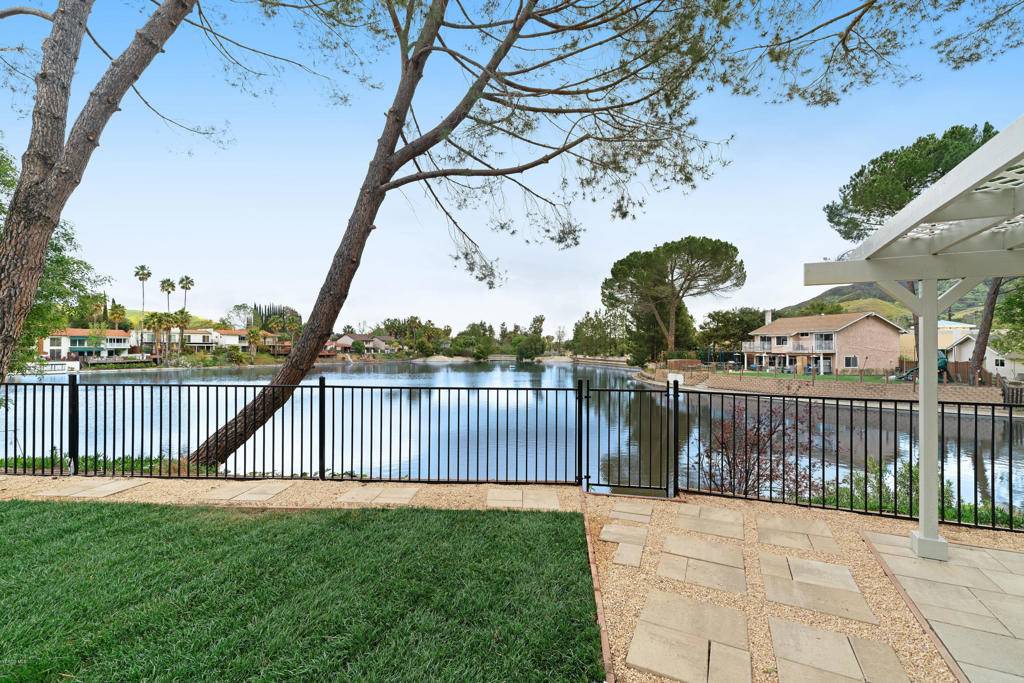 Agoura Hills, CA 91301,5354 Captains PL