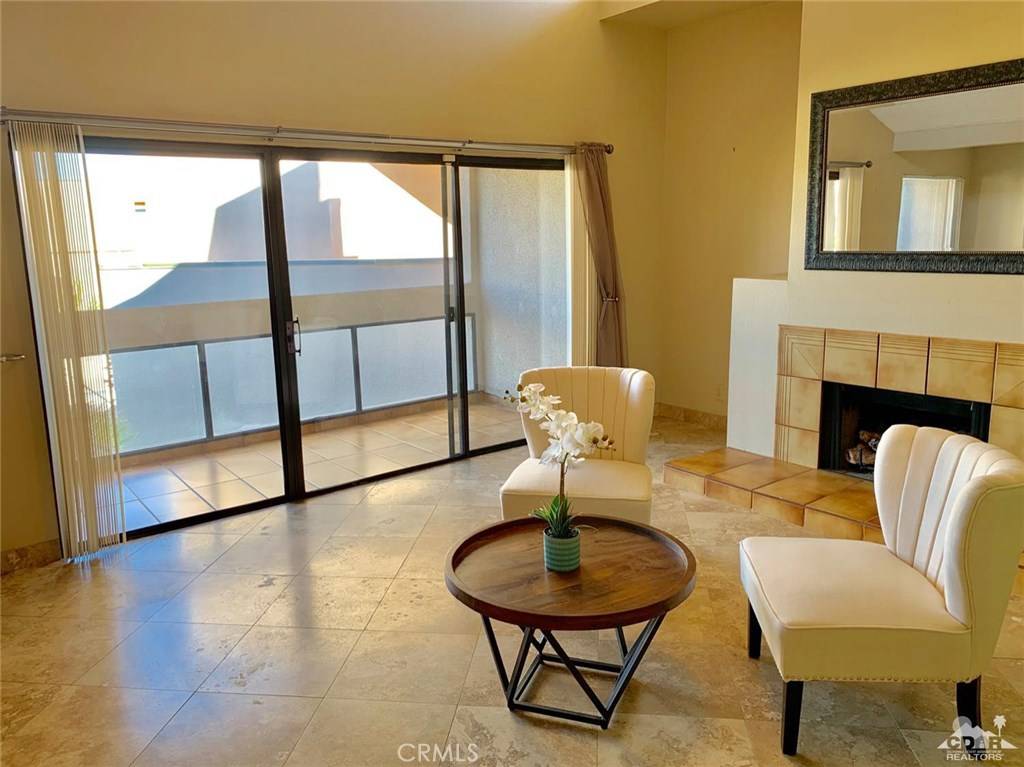 Palm Springs, CA 92262,450 Village SQ W