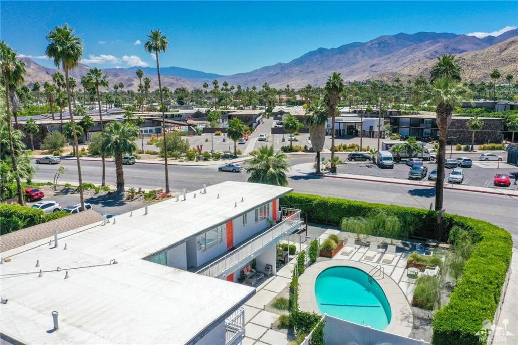 Palm Springs, CA 92264,310 E Palm Canyon DR