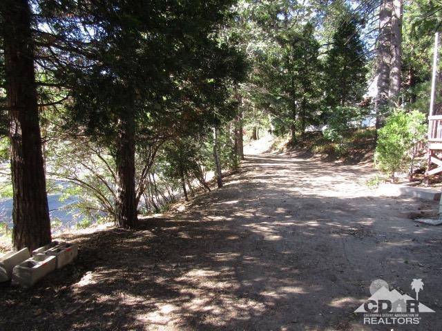 Lake Arrowhead, CA 92352,283 Walnut DR