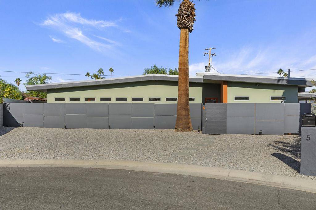 Palm Springs, CA 92264,5 Karlisa