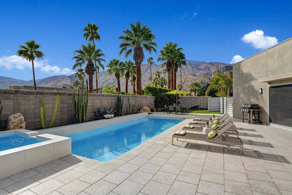 Palm Springs, CA 92262,1047 Hunter DR