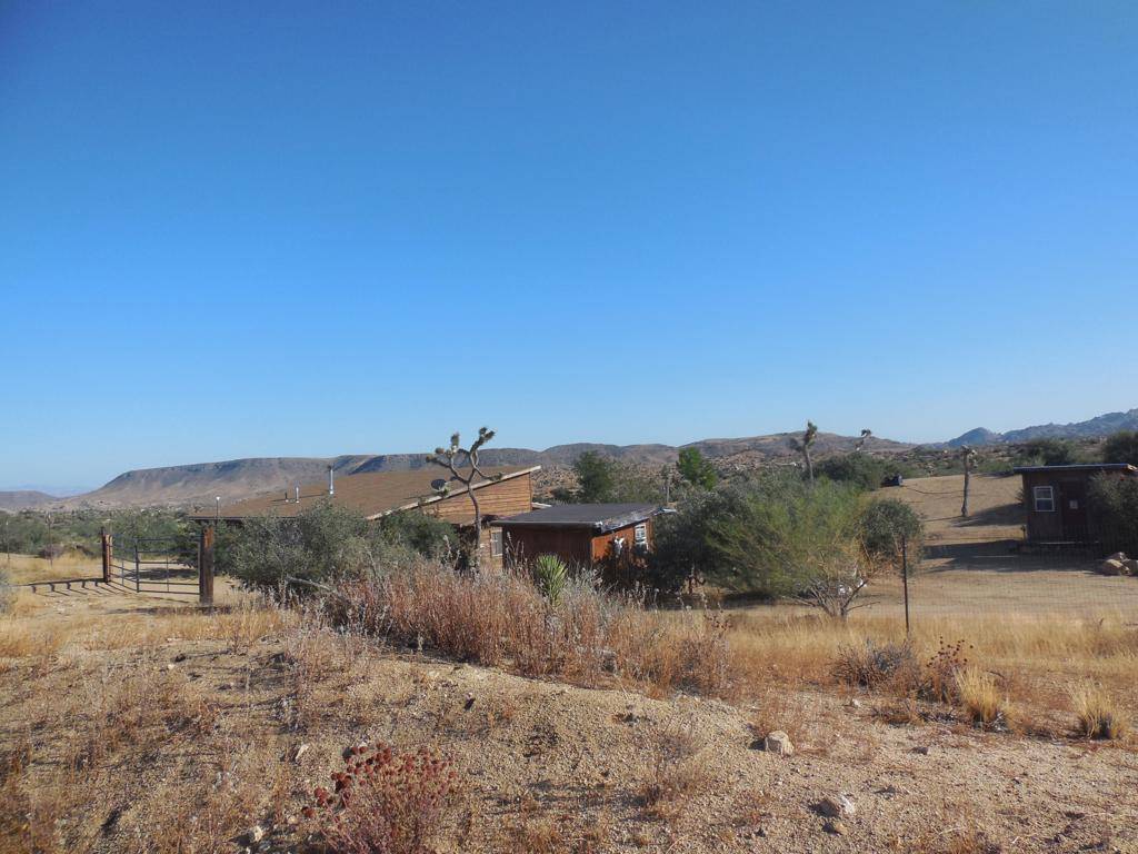 Pioneertown, CA 92268,51975 Latigo LN