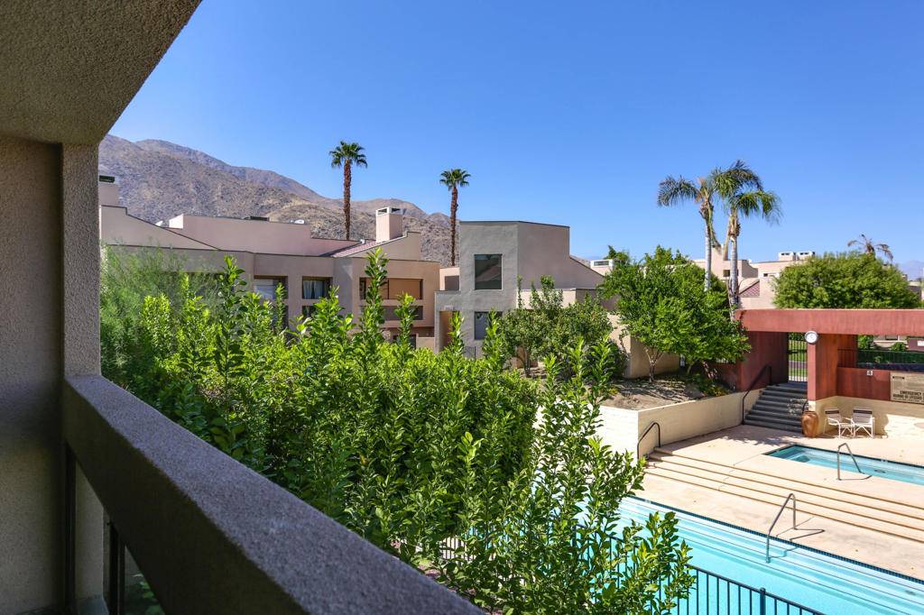 Palm Springs, CA 92262,852 Village SQ S