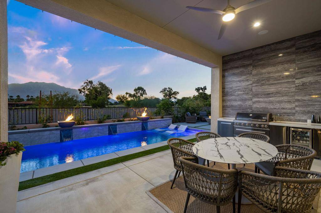 Rancho Mirage, CA 92270,42 Burgundy