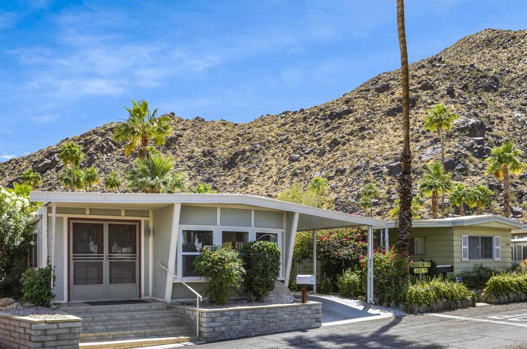 Palm Springs, CA 92264,519 Jade LN