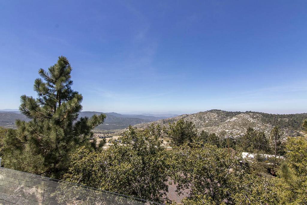 Idyllwild, CA 92549,27190 Meadowlark RD