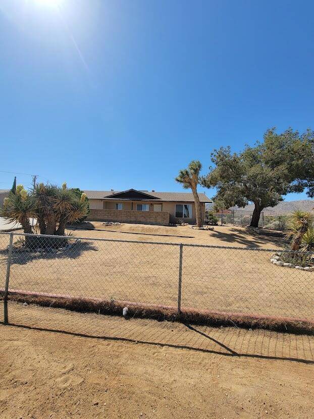 Joshua Tree, CA 92252,61727 Alta Mura DR