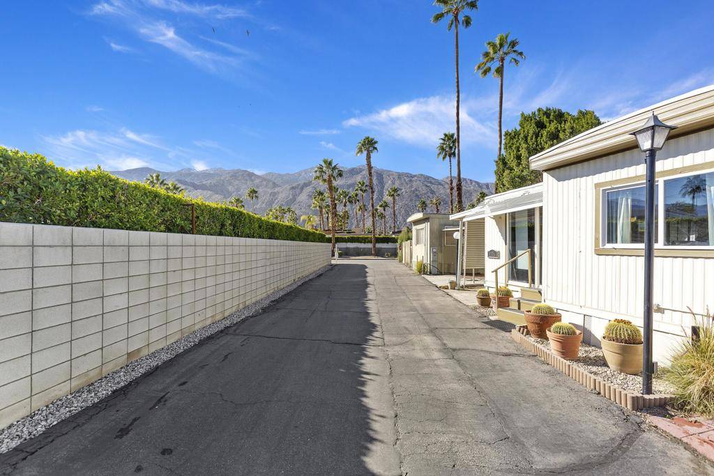 Palm Springs, CA 92264,116 Logenita ST #116