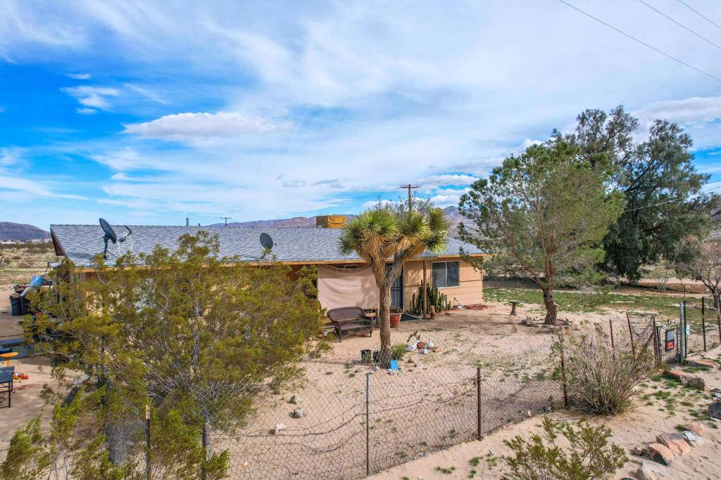 Joshua Tree, CA 92252,5675 Laferney AVE