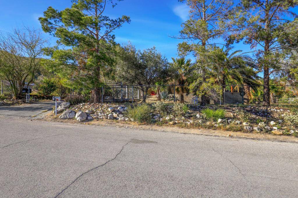 Morongo Valley, CA 92256,49094 Hibiscus DR