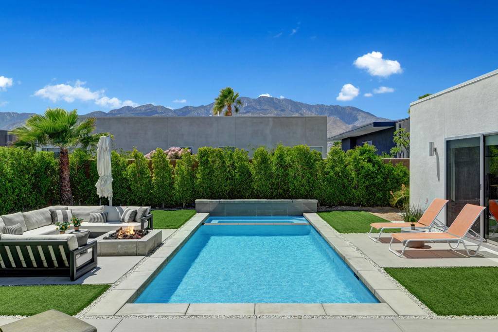 Palm Springs, CA 92262,635 Cache LN