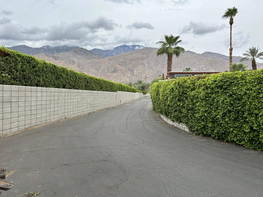 Palm Springs, CA 92264,370 Logenita ST