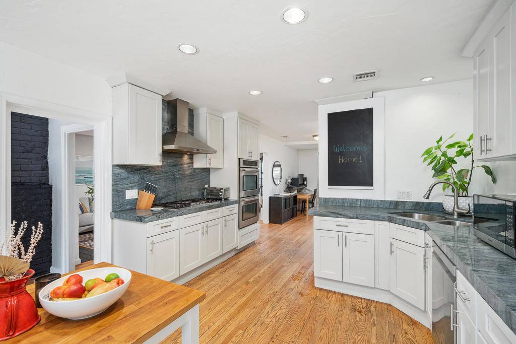 North Hollywood, CA 91601,4833 Willowcrest Avenue