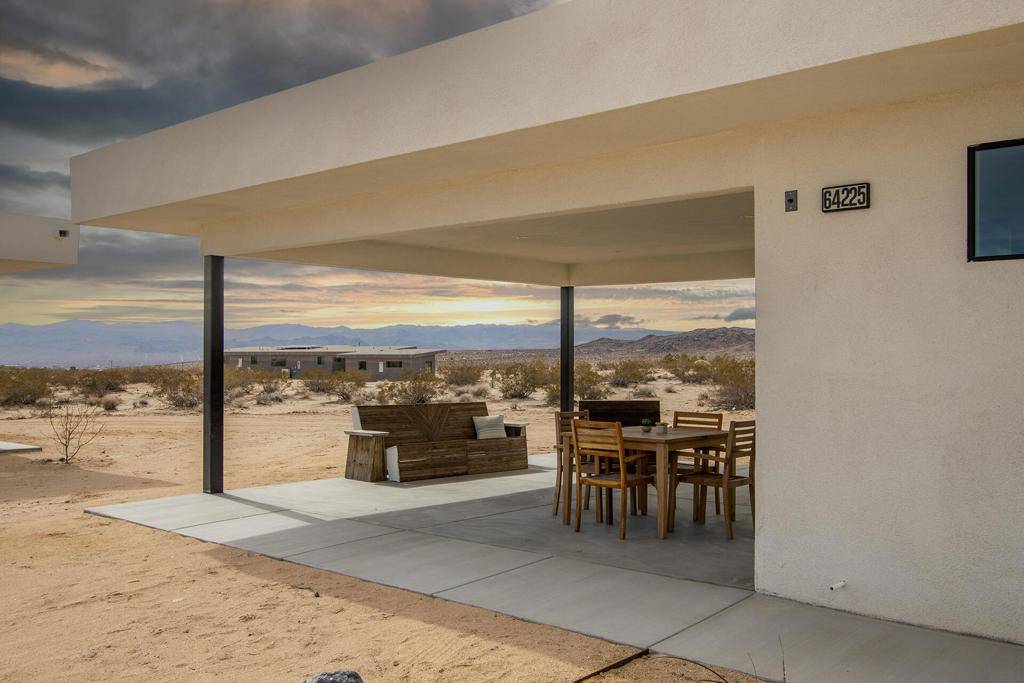 Joshua Tree, CA 92252,64225 Orion DR