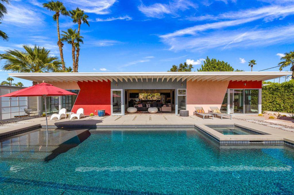 Palm Springs, CA 92264,570 Desert WAY