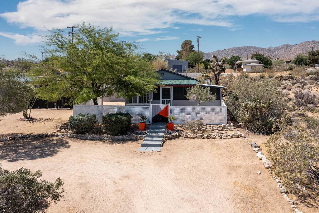 Joshua Tree, CA 92252,61725 Crest Cir DR