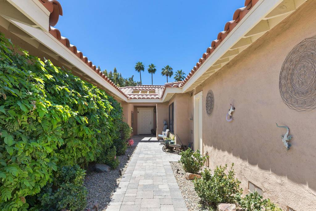 Palm Desert, CA 92260,235 Santa Barbara CIR