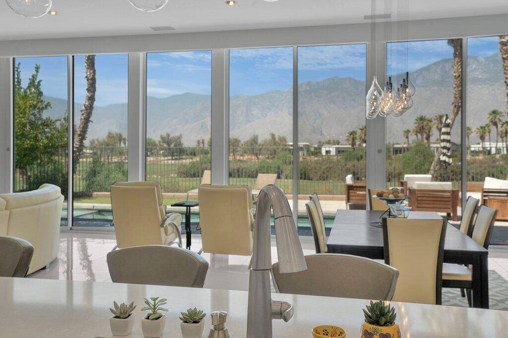 Palm Springs, CA 92262,909 Bernardi LN