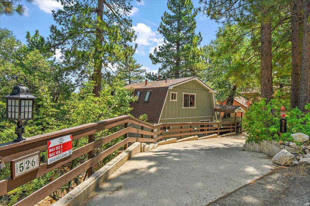 Big Bear, CA 92314,526 Villa Grove