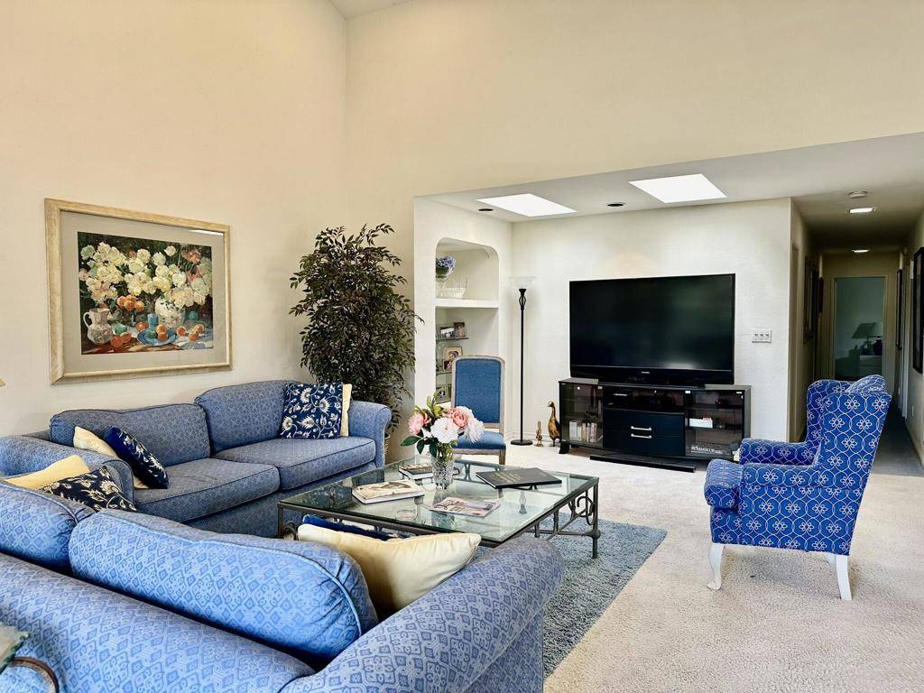 Palm Desert, CA 92260,278 San Vicente CIR