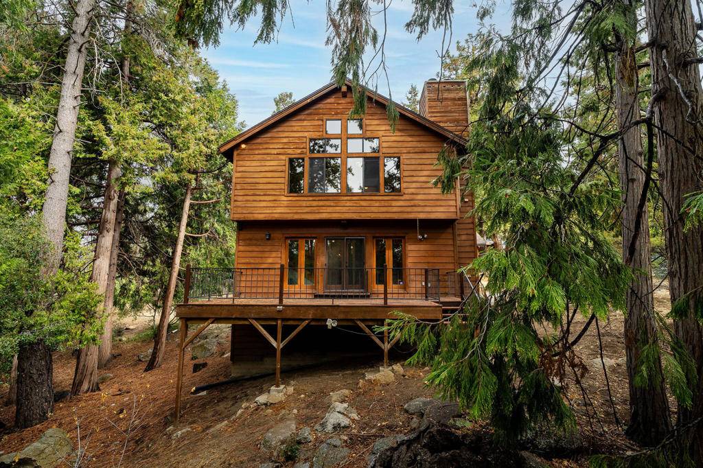 Idyllwild, CA 92549,52075 Acorn LN