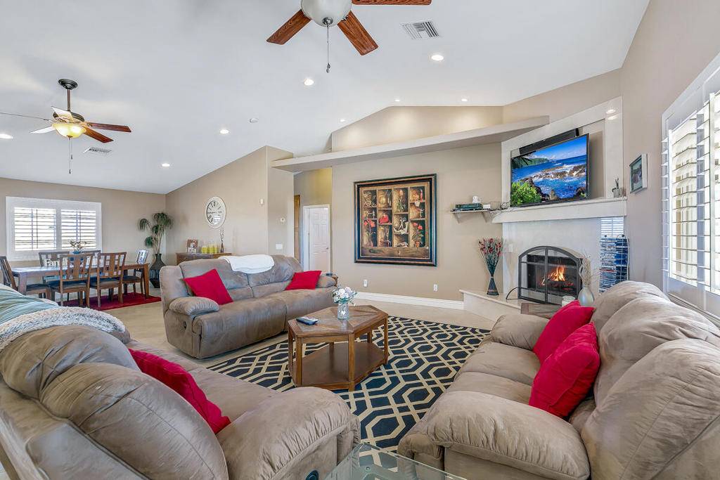 1251 Riviera CIR Thermal, CA 92274