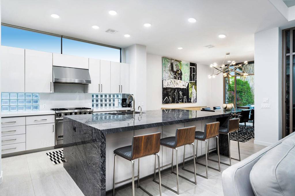 Palm Desert, CA 92260,1102 Lake Vista