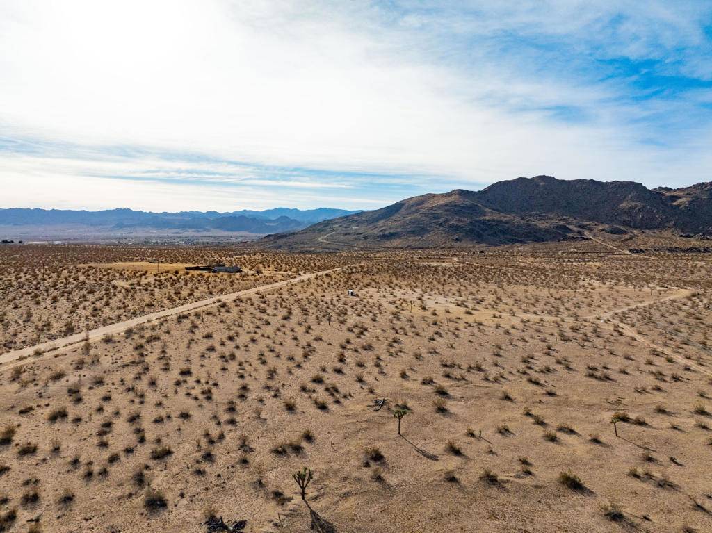 Joshua Tree, CA 92252,3432 Saddleback RD