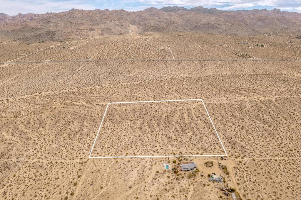 Joshua Tree, CA 92252,4 Whitmore RD