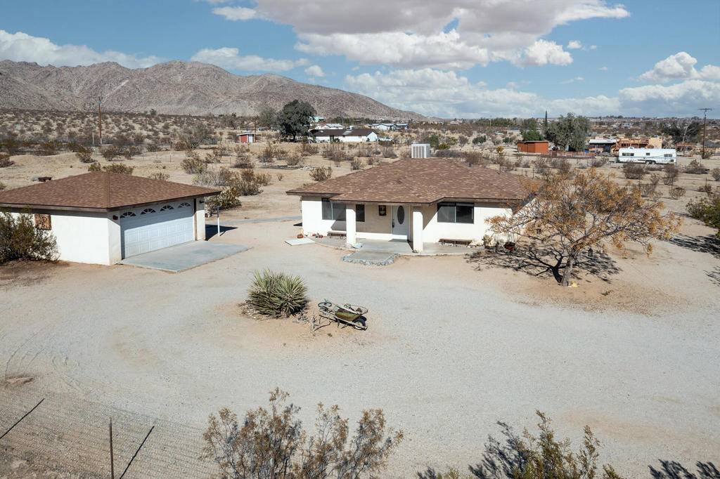 Joshua Tree, CA 92252,61766 Dennis AVE