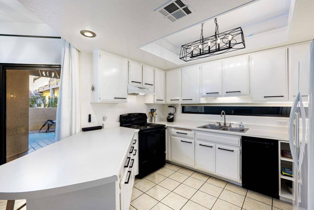 Palm Springs, CA 92262,255 S Avenida Caballeros #302