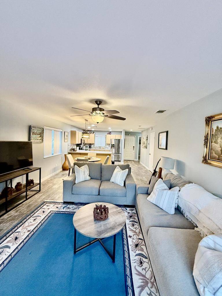 Palm Desert, CA 92260,207 Lakecrest LN