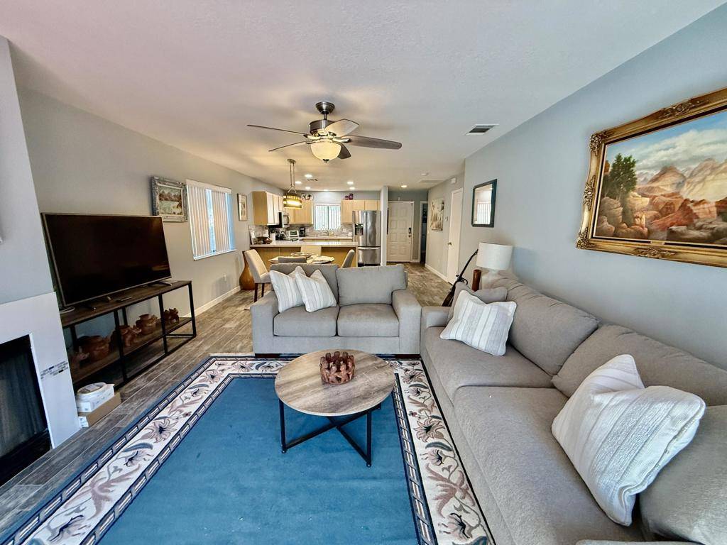 Palm Desert, CA 92260,207 Lakecrest LN