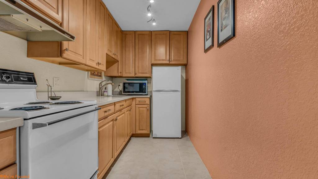 680 N Ashurst CT #205 Palm Springs, CA 92262