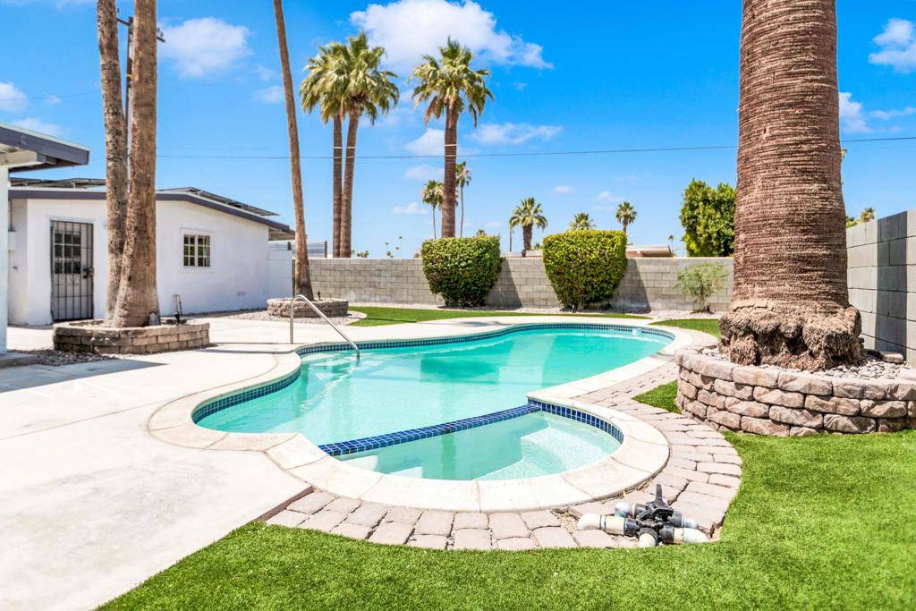 Palm Desert, CA 92260,74372 Fairway DR