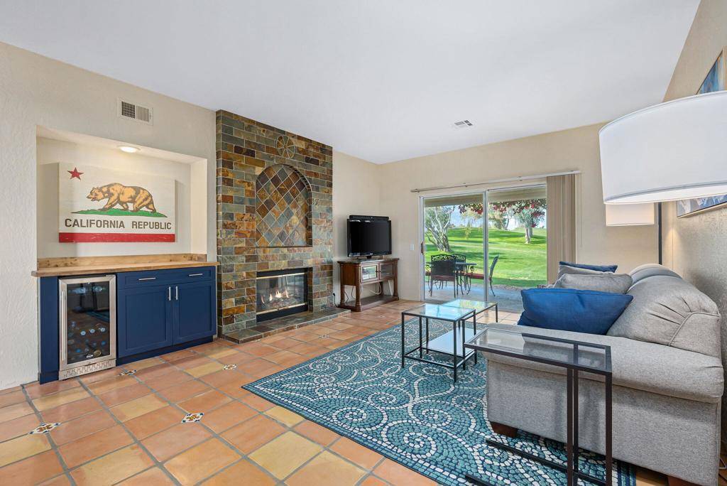 Palm Desert, CA 92211,207 Desert Falls CIR