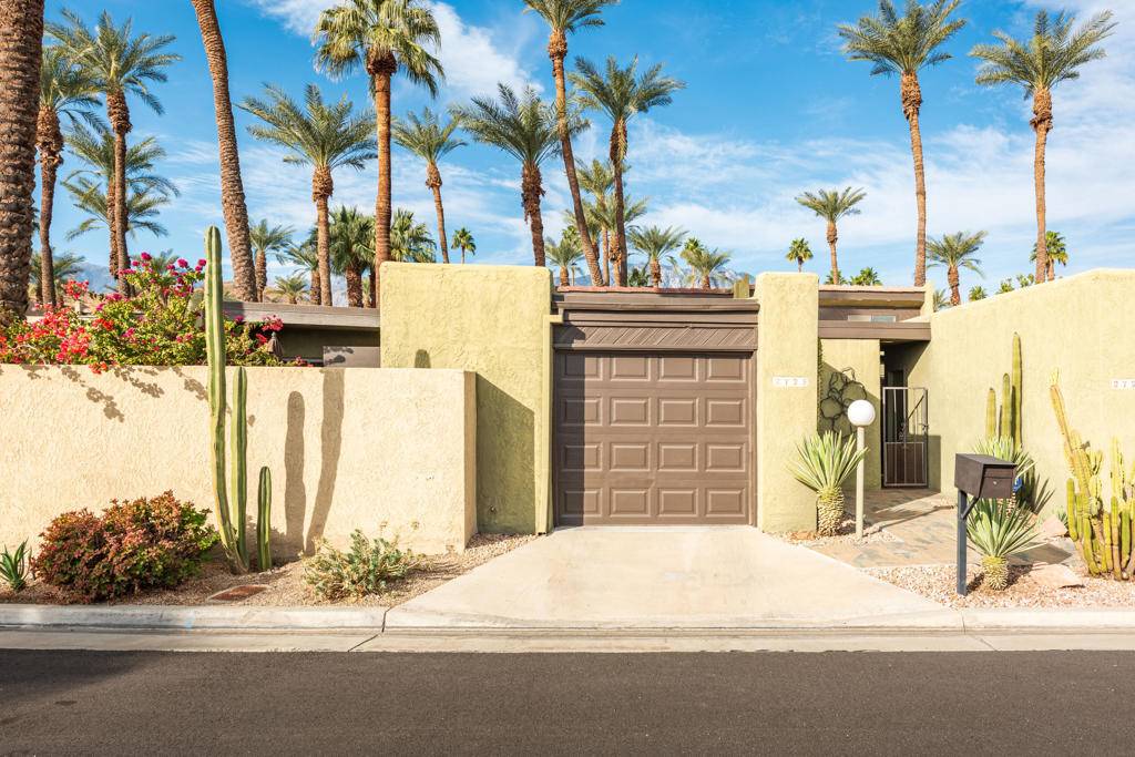 Palm Springs, CA 92264,2725 E Palm Oasis ST