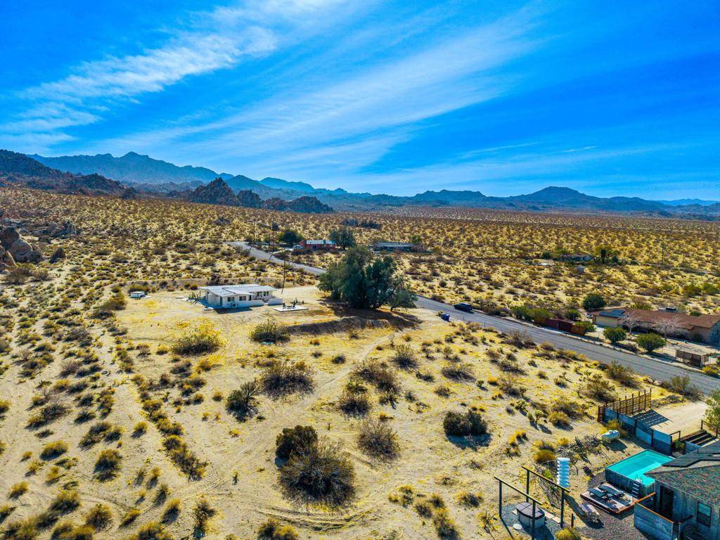 Joshua Tree, CA 92252,7215 Mount Lassen AVE