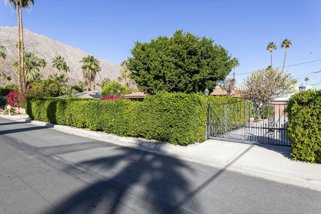 Palm Springs, CA 92264,438 E Avenida Hokona