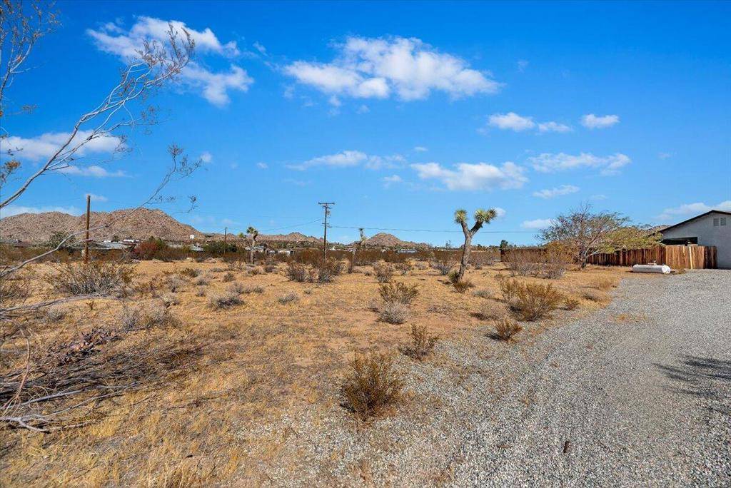Joshua Tree, CA 92252,63372 Quail Springs RD