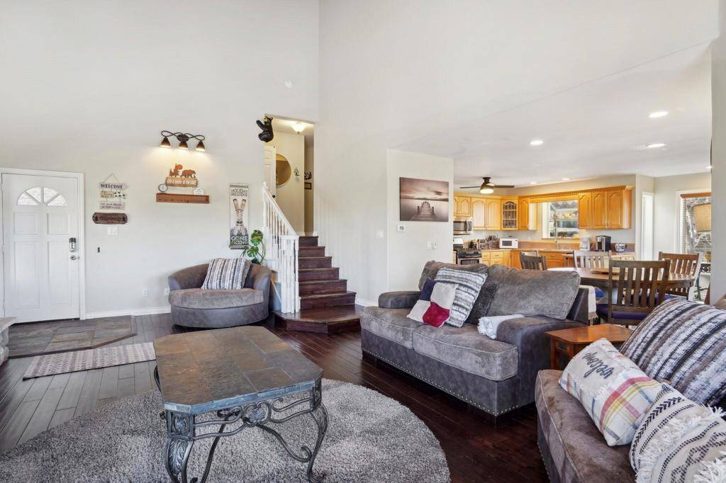 Big Bear, CA 92315,852 Cameron DR